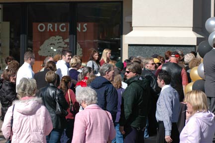 The Summit opens, shoppers surge forward